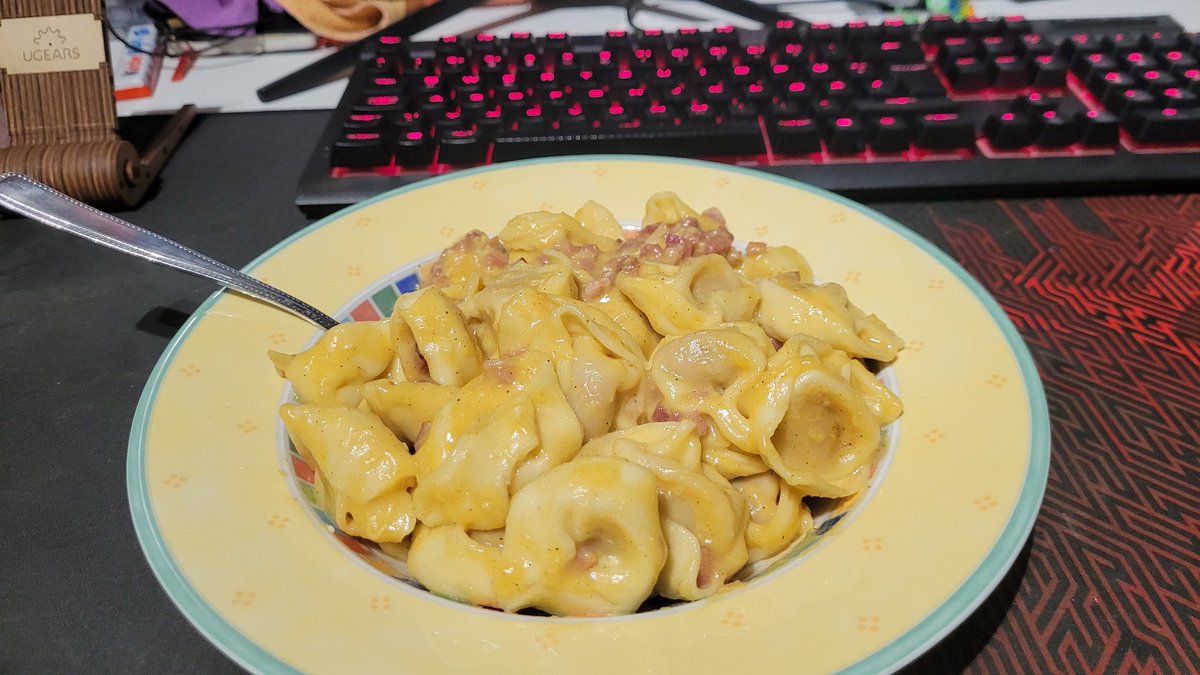 Niksan1ty's tweet photo. This is not a GFUEL Recipe but, its the first Time for me Going for a Carbonara Sauce 😳.
I think i Nailed that one🤩
"Tortellini à la Carbonara"
#GFUEL #Hobbycook #Cooking https://t.co/h38uU8KwlL
