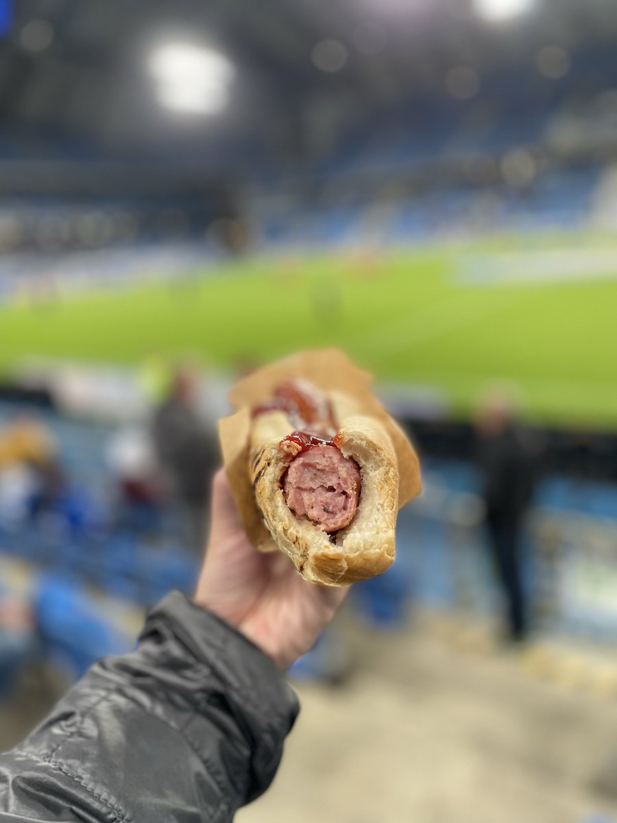 fhorala's tweet photo. @SuperbetPL @LechPoznan III Trybuna, sektor H2, na samym środku boiska, top! Nie mogę się doczekać powrotu najpiękniejszej ligi świata i giętej w bułce. https://t.co/lXHCXbsnYM