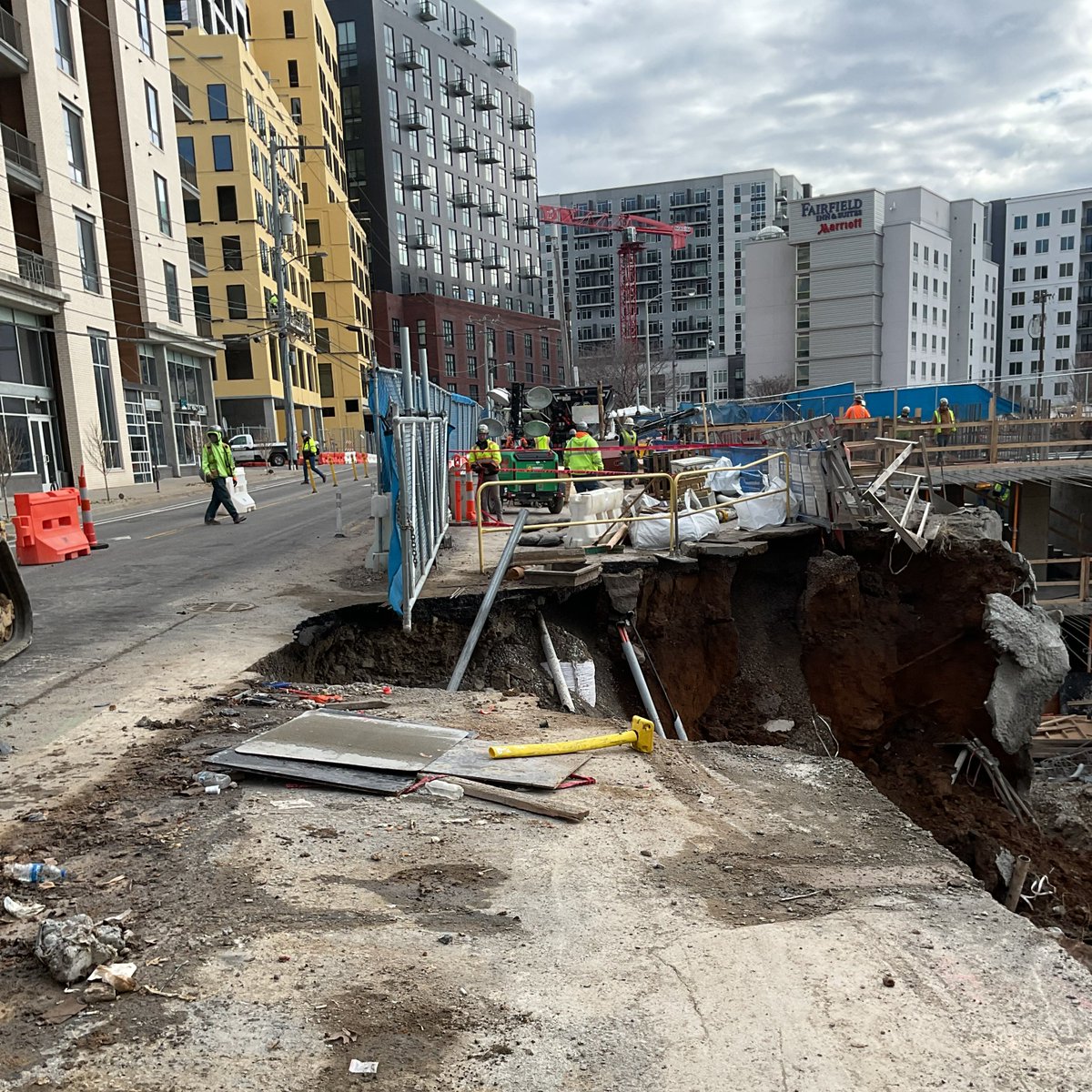 🚨🚧Traffic Alert: Due to ongoing construction at 915 Division St, one lane of traffic has collapsed. The roadway is down to one lane. Drivers are asked to avoid the area. Engineers are en route. This is a developing situation & more information will be forthcoming.