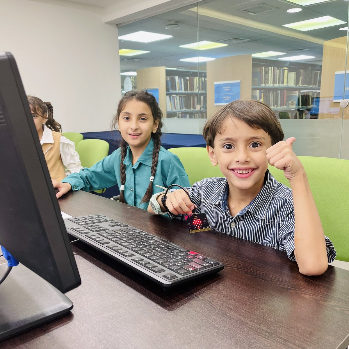 ibtkrgo's tweet photo. "🌟Embarked on an exhilarating journey with @AHShomanFDN and the inspiring Rahef Abu Mayaleh to explore the world of Micro:bits! From theoretical insights to hands-on experiments, we crafted projects like the 'Rock-Paper-Scissors' game and sensor-based temperature measurements. https://t.co/FSyAeQfAF7