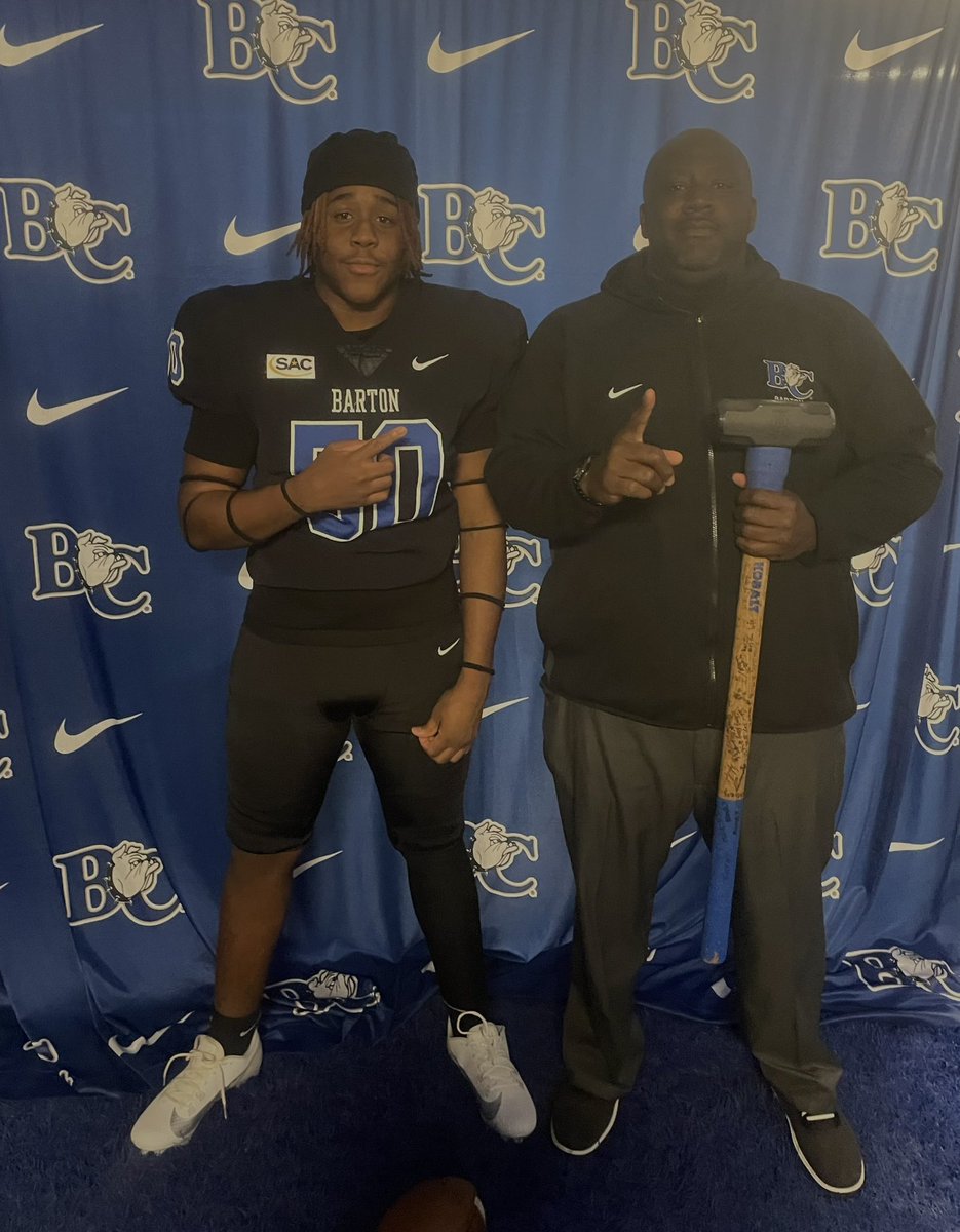 I had a great time on my official visit to Barton College today, campus had nothing but good vibes. Thank you <a href="/COACHMO54/">Coach Morris</a> For having me🐶