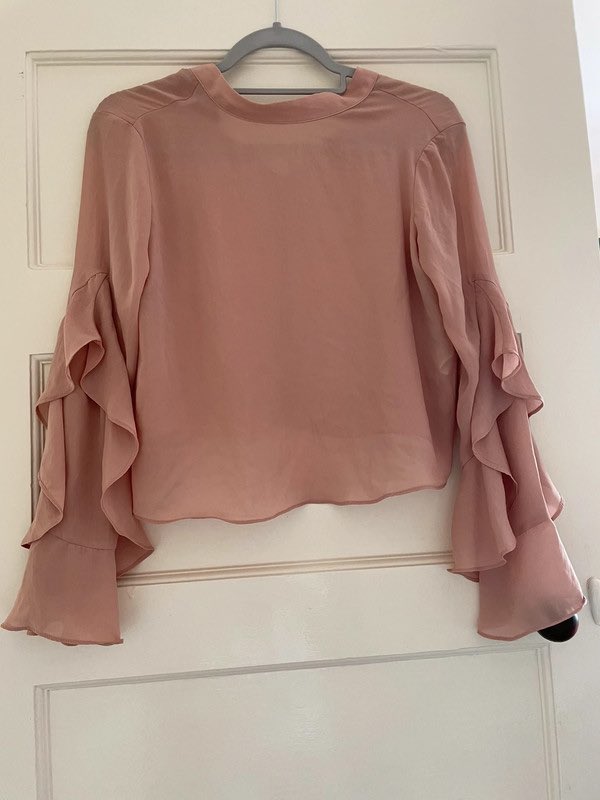SparklyJourney's tweet photo. Get the Bershka Blouses I’m selling on @VintedUK. Size XS / 6 for ££5.00! https://t.co/BbmlhuHMkI https://t.co/ya5gf4F04Q