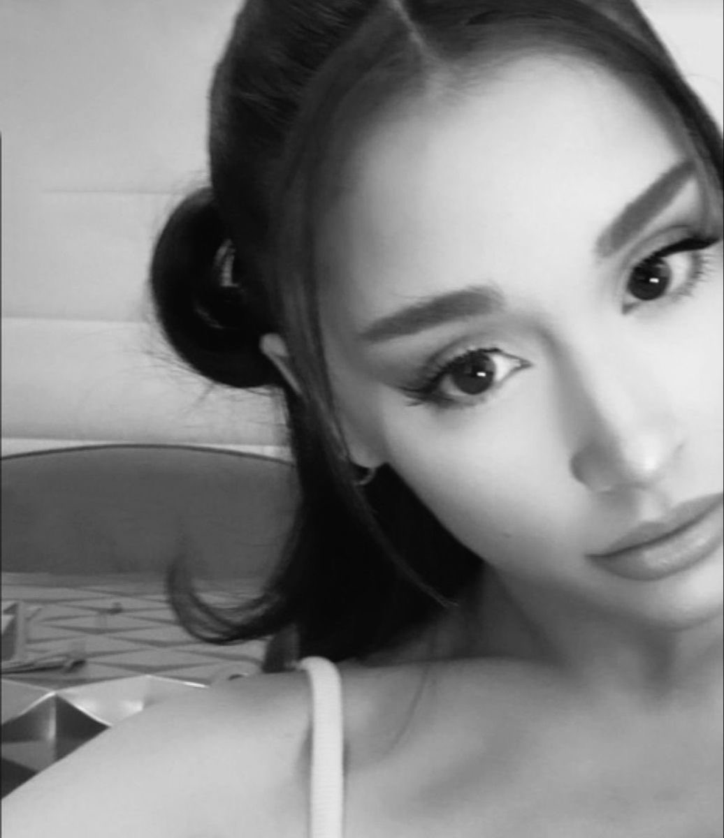 stanonlyariana's tweet photo. am i the only one who only stans ariana? i see everyone interested in Taylor, Sabrina, Madison ect.. but for me it’s ONLY Ariana, the others don’t interest me so much https://t.co/GX4R7l2HN4