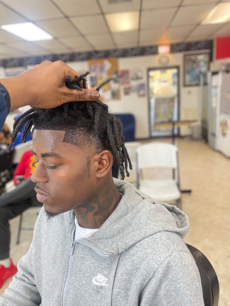 TonarrioJ's tweet photo. Baton Rouge it’s a new barber in the area 💈📸. #Southernuniversity #Lsu #Selu  
#BRCC https://t.co/sINiZA0WCs