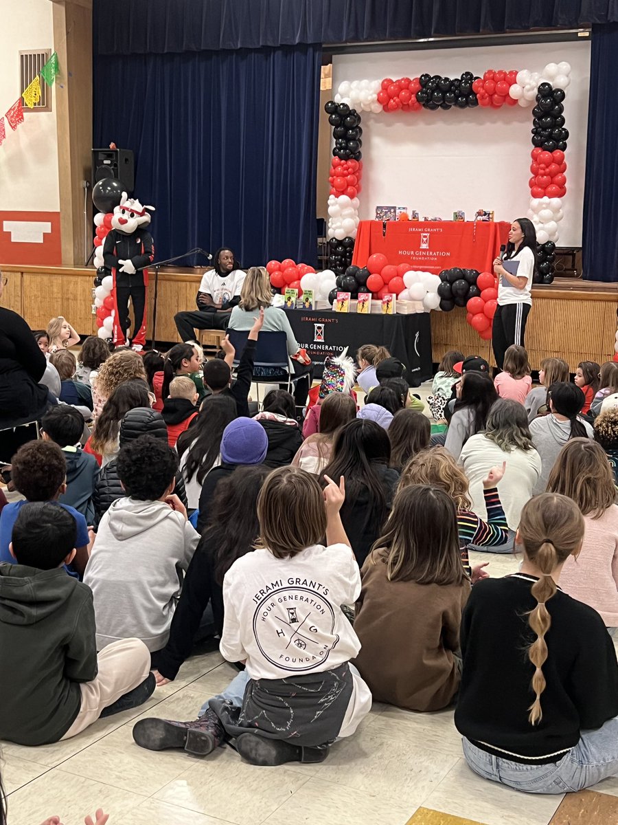 So much 🐆 ❤️ for <a href="/JeramiGrant/">Jerami Grant</a> and <a href="/HourGenerationF/">Hour Generation Foundation</a> for sharing their passion for reading with our students! What a great visit! <a href="/PPSConnect/">Portland Public Schools</a>