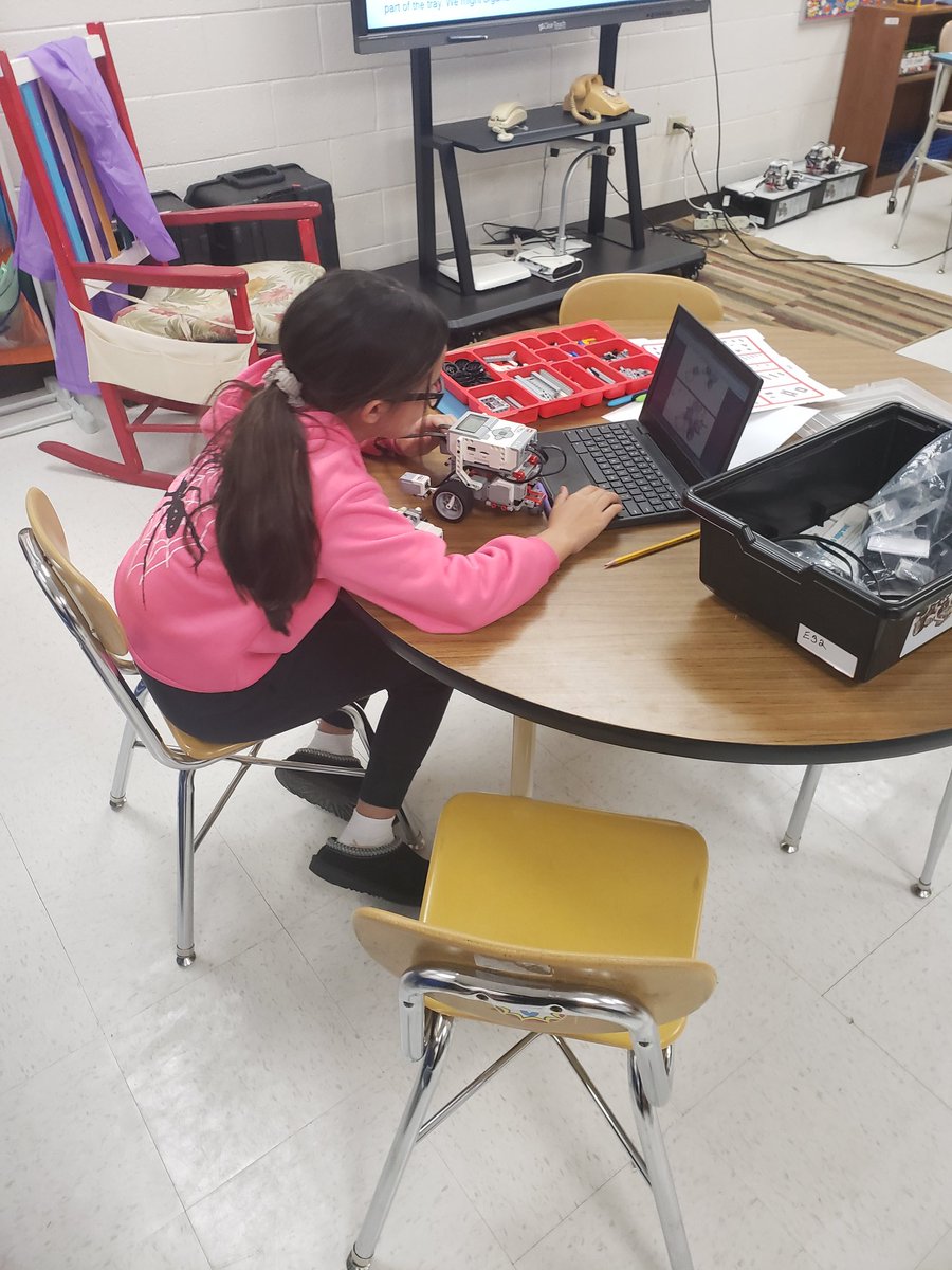 Felix Keyes (@felix_keyes) on Twitter photo 5th grade AIG students collaborating to build and program their robots using the engineering design process. Real- life examples of problem-solving at play <a href="/EMHoneycuttEle1/">E. M. Honeycutt Elementary School</a> 5th grade AIG students collaborating to build and program their robots using the engineering design process. Real- life examples of problem-solving at play <a href="/EMHoneycuttEle1/">E. M. Honeycutt Elementary School</a>