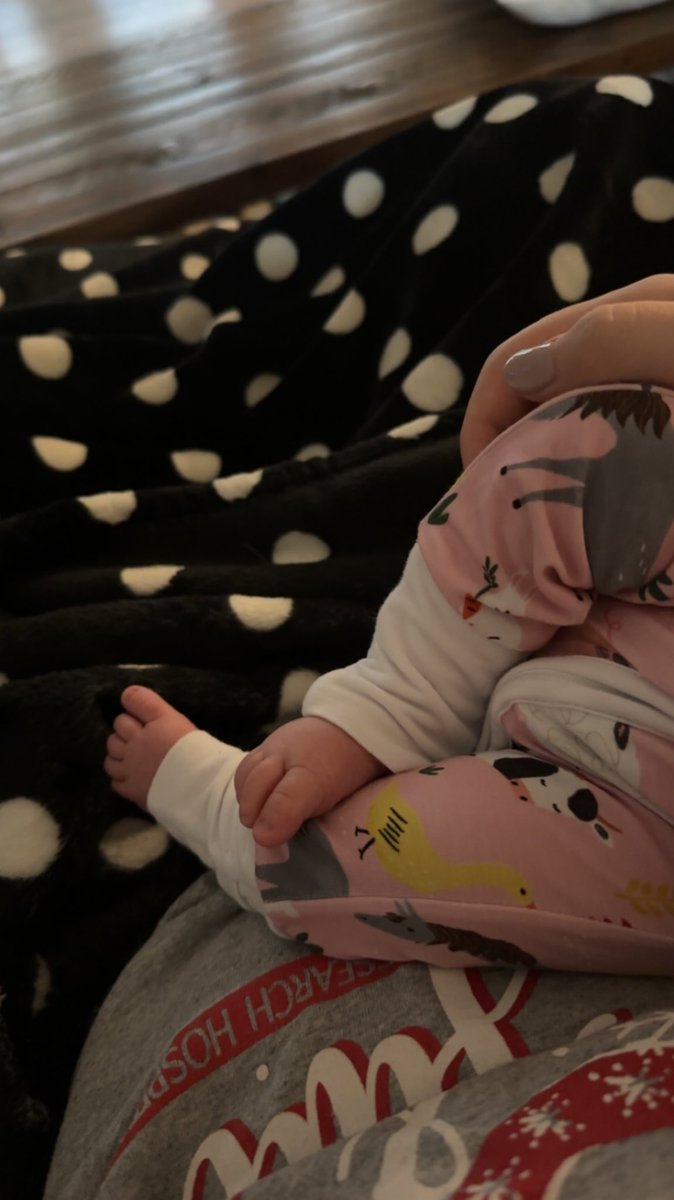 gracieburrelll's tweet photo. So obsessed with you my girl. Can’t believe she’ll be two weeks tomorrow 🥺🩷 https://t.co/p5P1muWYJf