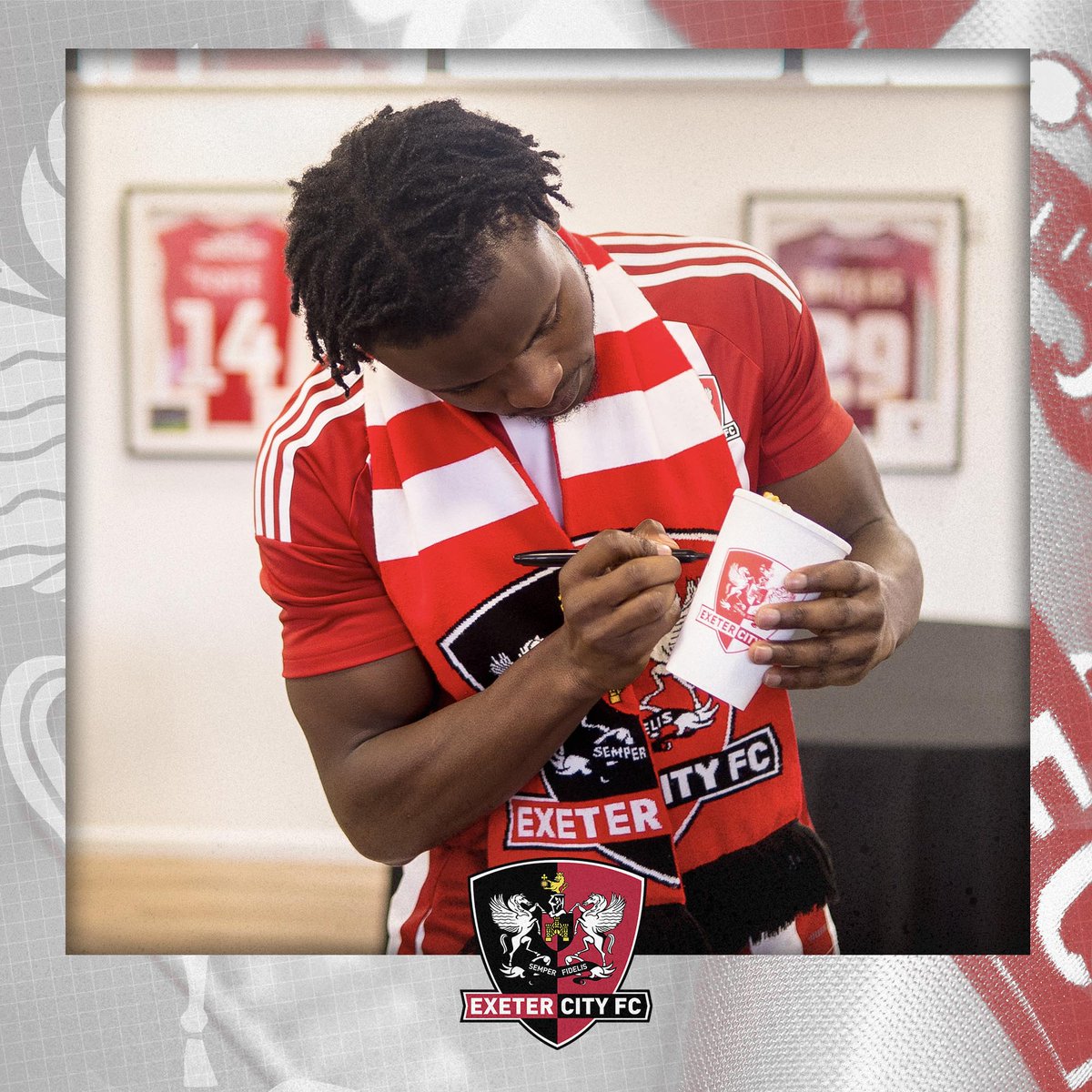 OfficialECFC's tweet image. WORST PRIZE EVER 😂

While we await confirmation of squad numbers, there is no signed shirts to give away so...

🍿 Just repost to win THE ACTUAL popcorn cup (it's definitely not a thermal mug) signed by @millenic_alli* before 8pm on Wednesday evening.

#ECFC #SemperFidelis

*ok…