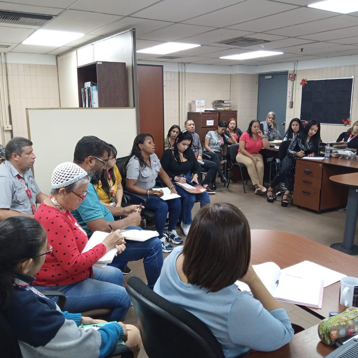 SitramecaB25's tweet photo. #SITRAMECA: Desde el Centro de Capacitación en Las Adjuntas nos reunimos junto a la Gcia de Recursos Humanos, trabajando por la transformación, el ingenio y la creatividad de nuestra Clase Obrera Consciente 👷🏾‍♂️ 🚇👩🏼‍🏭
#7TFórmulaVictoriosa https://t.co/dYTelWWf9x