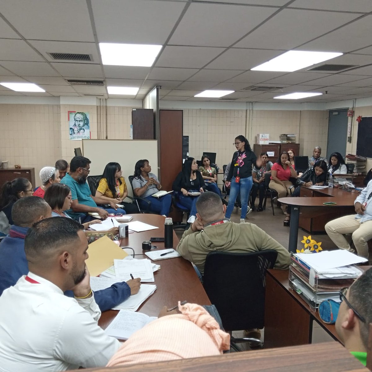SitramecaB25's tweet photo. #SITRAMECA: Desde el Centro de Capacitación en Las Adjuntas nos reunimos junto a la Gcia de Recursos Humanos, trabajando por la transformación, el ingenio y la creatividad de nuestra Clase Obrera Consciente 👷🏾‍♂️ 🚇👩🏼‍🏭
#7TFórmulaVictoriosa https://t.co/dYTelWWf9x
