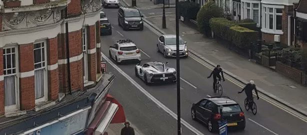 TheCarpetChat's tweet photo. 🚨Carpet Chat BREAKING NEWS🚨 EXCLUSIVE imagery of Kai Havertz stuck in traffic -- he's been dropped from the starting XI tonight as a result. https://t.co/rW6Lu6YZ0i