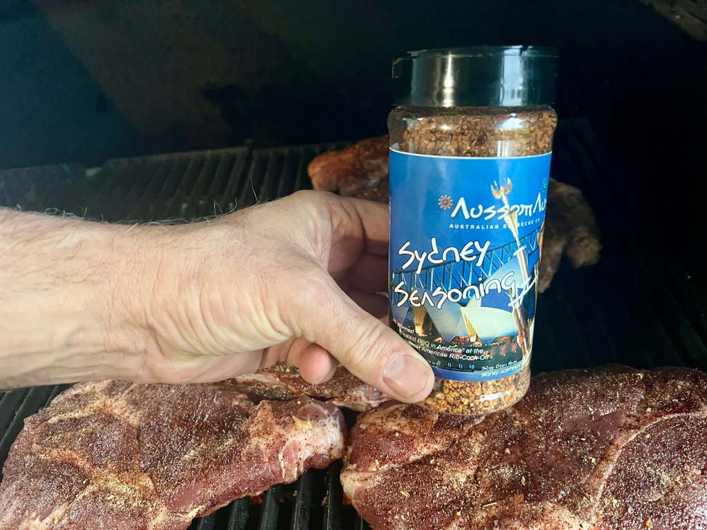 AussomAussie's tweet image. Kitchen&apos;s down, but the grill&apos;s up! Time to fire it up and sizzle some steaks for lunch using our Sydney Seasoning! Who needs a stove when you&apos;ve got the great outdoors? Cheers Mate! #TrueBlue #NoKitchenNoProblem #SpiceRub #BBQTime #BBQLife #spicesquad #seasoninglove