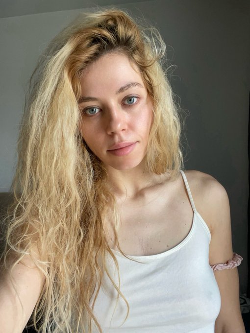 Hello https://t.co/HZiSJh3FBV