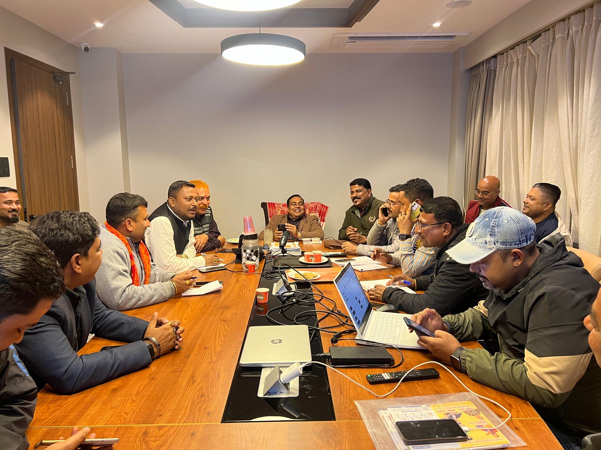 jayanta_malla's tweet photo. Chaired a meeting with @BJP4Assam, Nalbari District Mandal Presidents, Mandal Prabharis and Mandal General Secretaries at my residence in Dispur. 

To ensure a resolute foundation, we discussed our grassroot-level preparations for the forthcoming Lok Sabha Elections in 2024, while reviewing the party's organisational activities in the district.