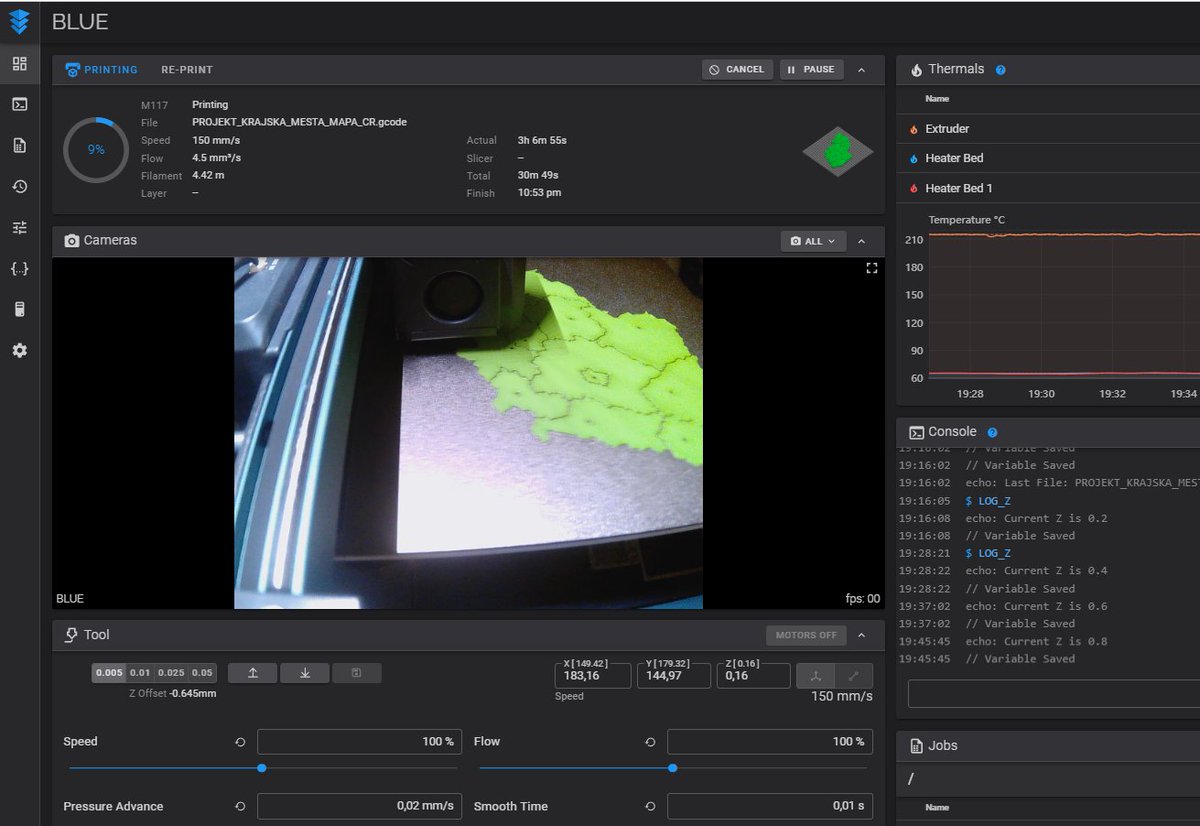 Medvjed's tweet image. Laik to neocení, ale eMMC adaptér fungoval, během hodinky jsem opravil co bylo potřeba, zkalibroval a už i Neptun I. (Blue) funguje a maká. Od zítřka zařazujeme vyšší rychlost. Juch! Musím se pochválit.