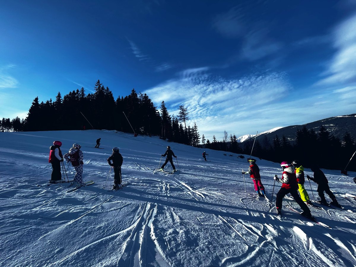 A smiley group of ice breakers have skied through their aching legs this afternoon!  Amazing! 😄❄️ #vlastinaski
