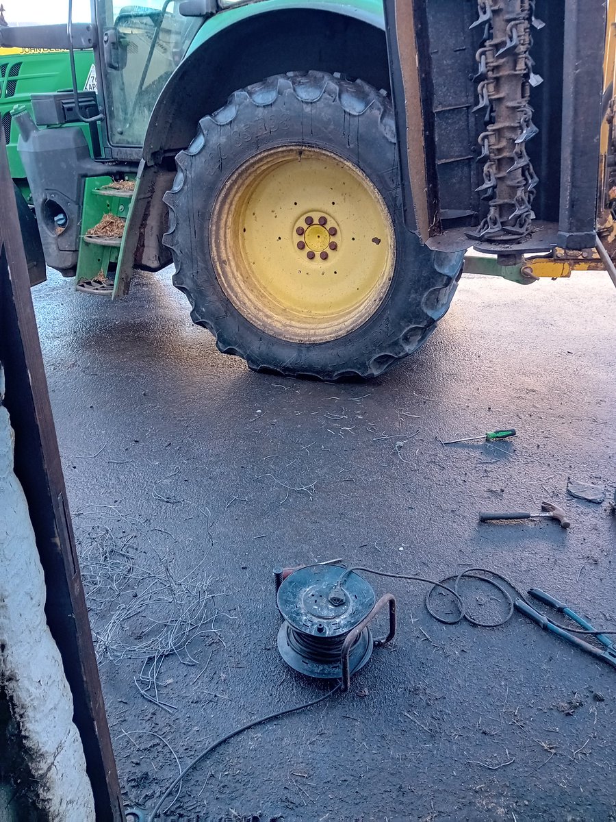 The less enjoyable bit of hedgecutting. 🙄🙄