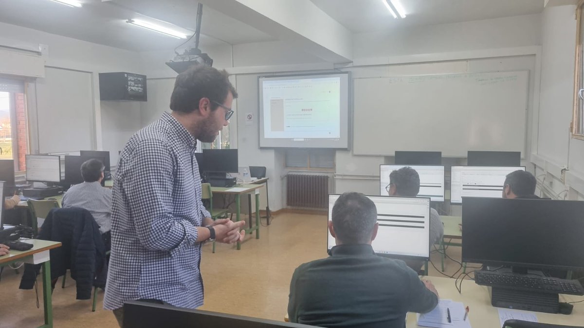 👨‍🏫 Última sesión #eXeLearning en <a href="/IMCvillarcayo/">IES MERINDADES DE CASTILLA</a> con <a href="/FerCastano/">Fernando Castaño</a>

✅ Finalización de una web.
✅ Otros iDevices.
✅ Publicar en internet y Moodle.

#tiCyL
#formaciónCyL