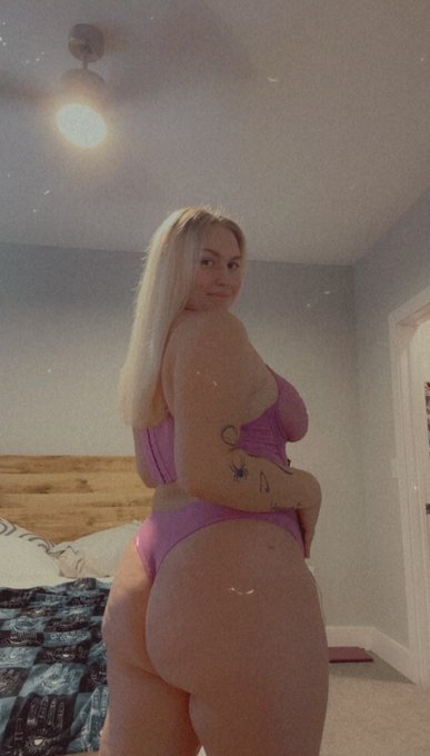 new pics💘 #nwa https://t.co/H7uRQUopYz<a href="/tag/nwa"class="tags">#nwa</a>