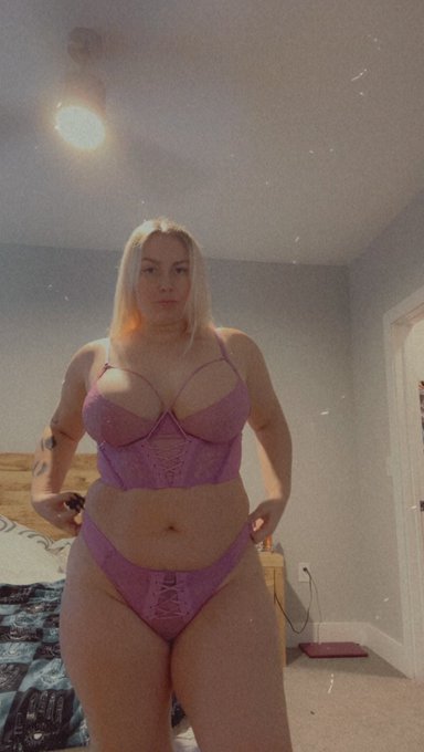 new pics💘 #nwa https://t.co/H7uRQUopYz<a href="/tag/nwa"class="tags">#nwa</a>