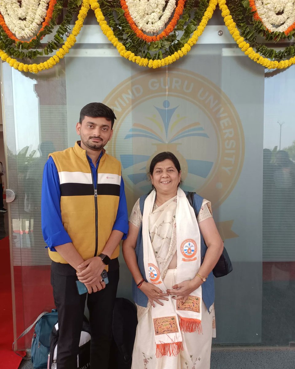MuniSahil's tweet photo. *આજ રોજ શ્રી ગોવિંદ ગુરુ યુનિવર્સીટી વીંઝોલ ખાતે ગુજરાત રાજ્ય નાં રાજ્યપાલ શ્રી આચાર્ય દેવરાતજી ની અધ્યક્ષતા હેઠળ 5th Convocation જેમાં યુનિવર્સીટી નાં કુલપતિશ્રી પ્રતાપસિંહ ચૌહાણ ,Exicutive Counsillor ડો.ગીતાબેન કોઠારી  અને અન્ય અધિકારી ,પદાધિકારી ને મળવાનું સૌભાગ્ય પ્રાપ્ત થયું https://t.co/Nf45kFkn2i