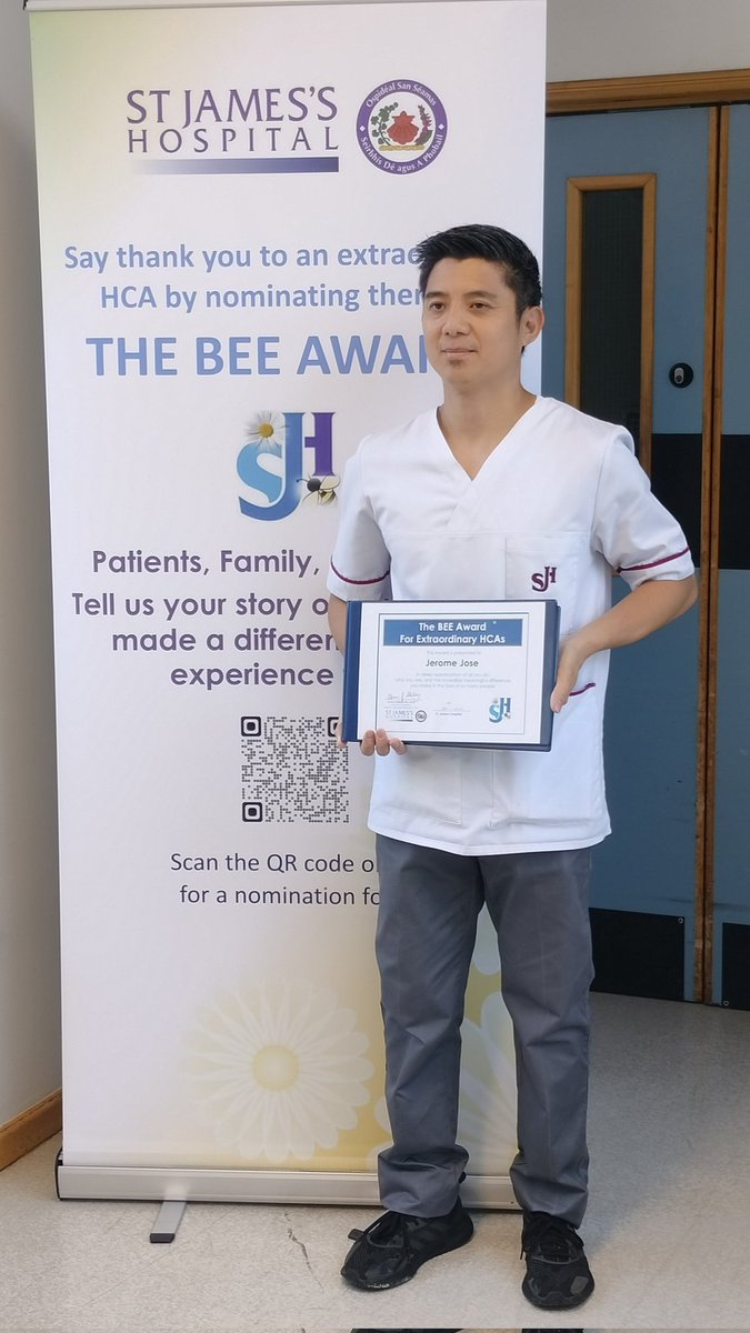 Congrats to Health Care Assistant Jerome from Patrick Duns Surgical Ward who today received a BEE award 🐝 nominated by a patient, so proud @C_Stuart_SJH @stjamesdublin @SJHDoN #patientfirst