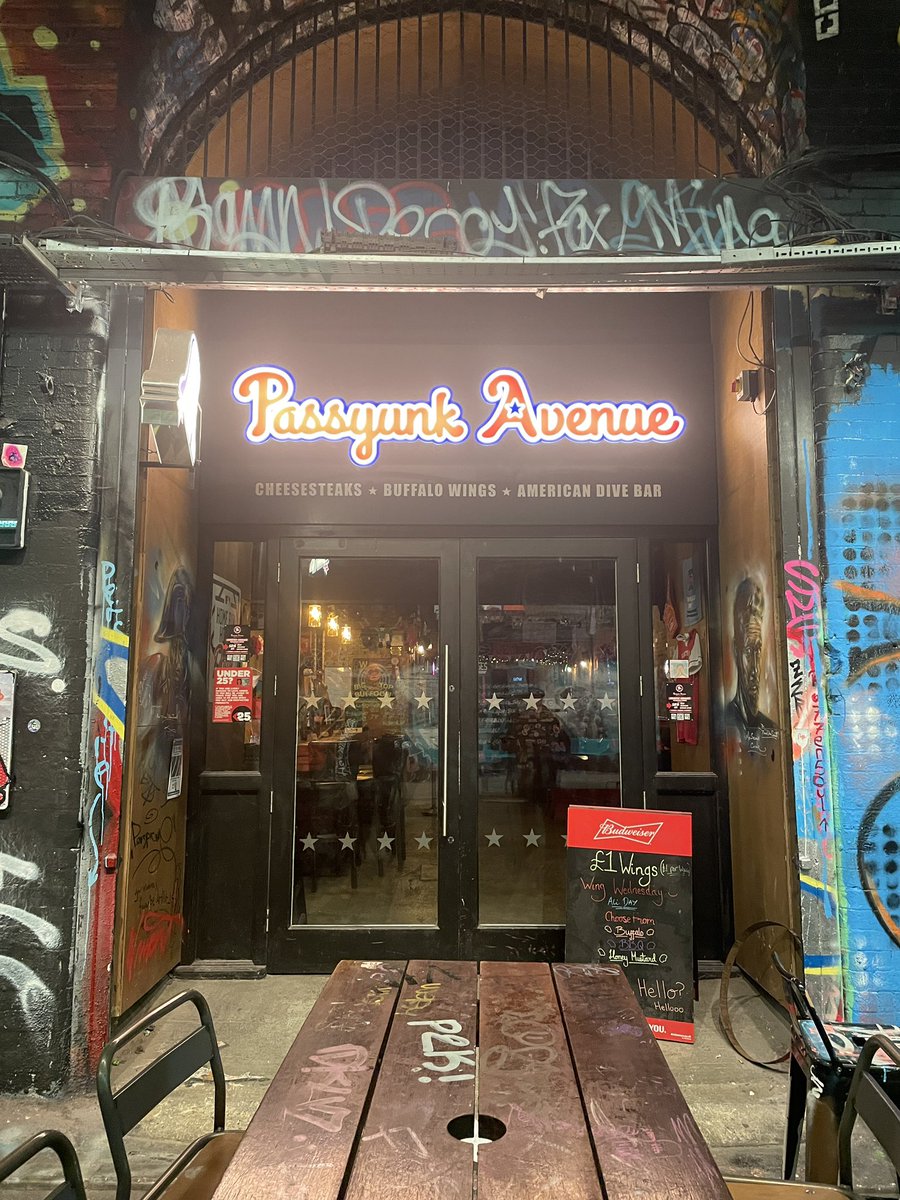 JoshReynolds24's tweet photo. Currently in London &amp; you already know we had to stop by the best Philly pub in all of Europe. Truly the best there is.

Brotherly Love has spread across the globe! https://t.co/bfarPjnzeD