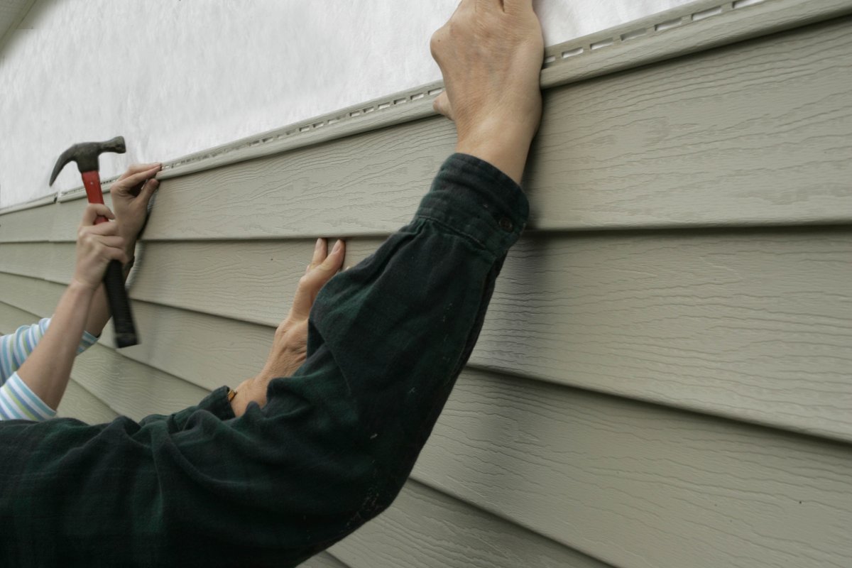 JCR Construction LLC's team is made up of highly skilled siding contractors who understand the importance of getting the job done right the first time. Get in touch with us today!

#SidingContractor #SalemOR bit.ly/2IQcgU3