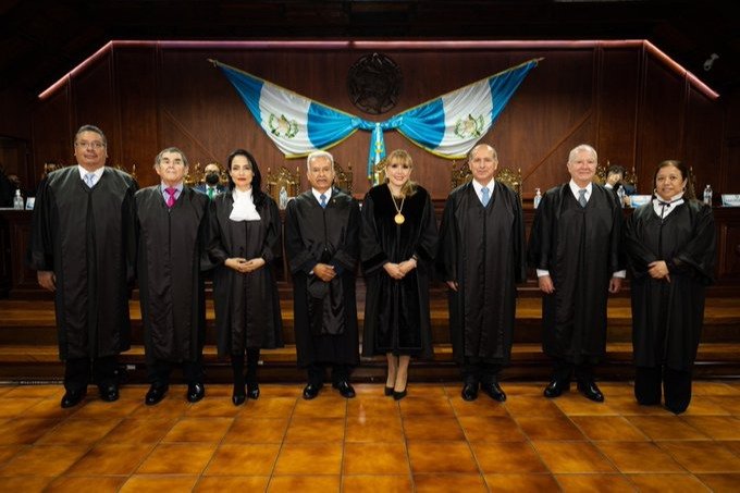 monymm2025's tweet photo. ¿Que dice el público?

📢#LeyMagnisky para los Magistrados de la @CC_Guatemala por obvias razones. https://t.co/j7T87V6l2Z