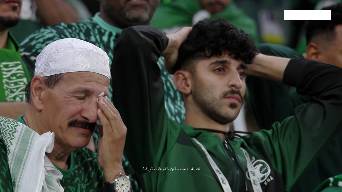 Celebs__Arabic's tweet photo. بكاء مشجع بعد خروج المنتخب السعودي 💔 https://t.co/l4VRgPgQqT