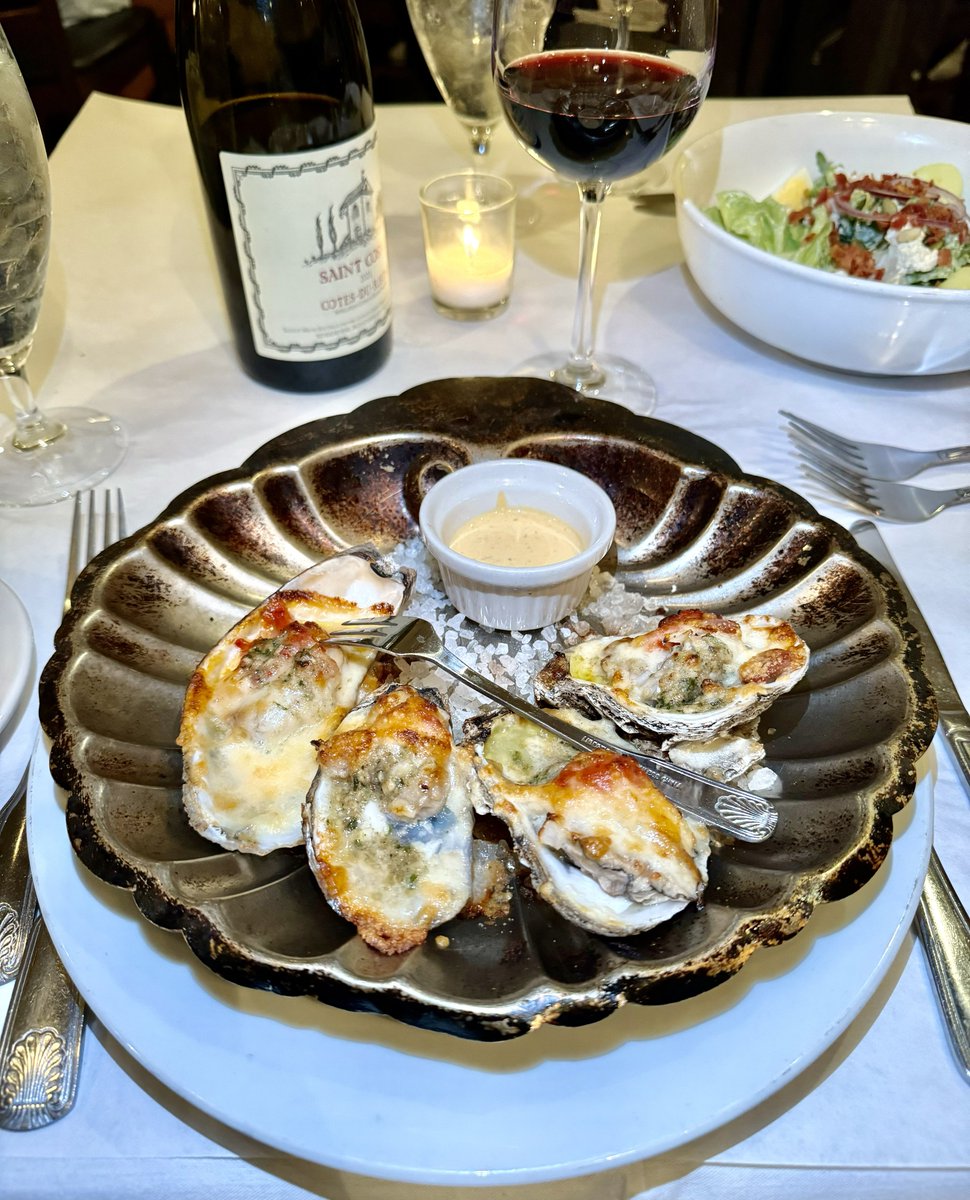 Pelican Club baked oysters 🦪😋👌🏼

📍 The Pelican Club

#SashaEats #foodie #SashaInNOLA