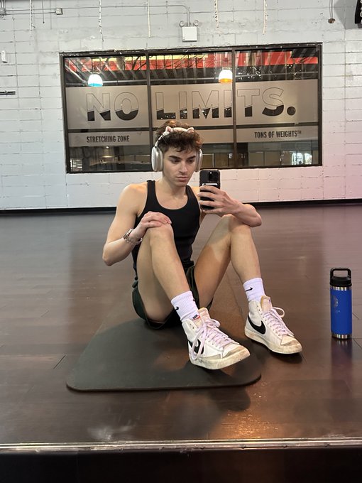 meow https://t.co/NmtTnaamEG