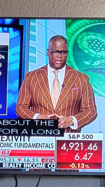 Man, @cvpayne suit today is Wyoming Cowboy certified. #brownandgold