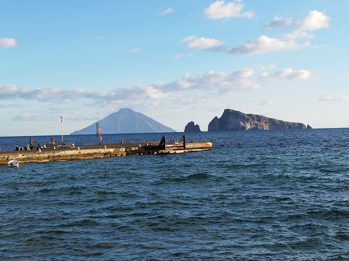 PAngelogitto's tweet photo. Primo piano dell' isola di #Stromboli e di #Basiluzzo. Isola di #Panarea, Isole #Eolie. https://t.co/u63rmHldMO