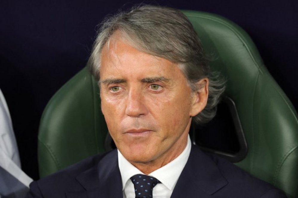 9NFCBALL's tweet photo. - اثارة المشاكل والتشكيك في وطنية كابتن المنتخب واكثر من لاعب قبل البطولة في يوم 

- ادارة مباراة كارثية وتبديلات غريبة دمرت المنتخب امام كوريا 

- الهروب ومغادرة الملعب وركلات الجزاء لم تنتهي بعد 

مانشيني ينجح في نحر المنتخب السعودي ويخذل الجمهور السعودي https://t.co/5tGevi5fIk