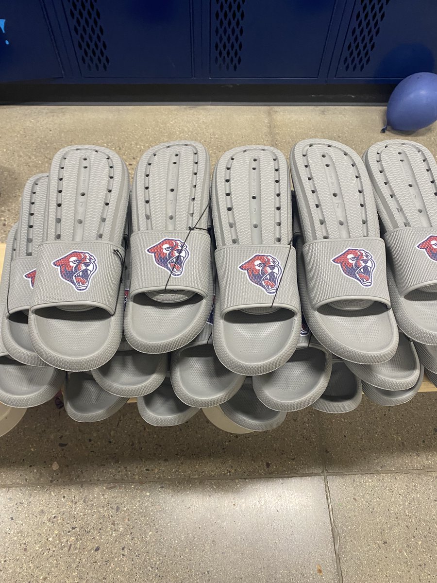 Perry High School Girls Soccer is rocking their new comfy Pumas recovery moon slides with pride! Thanks for rocking with @prideslides this season - Go Pumas!

#customslides #customclogs #promotionalproducts #promo #swag #spiritwear #teamapparel #teamgear #fundraisingideas