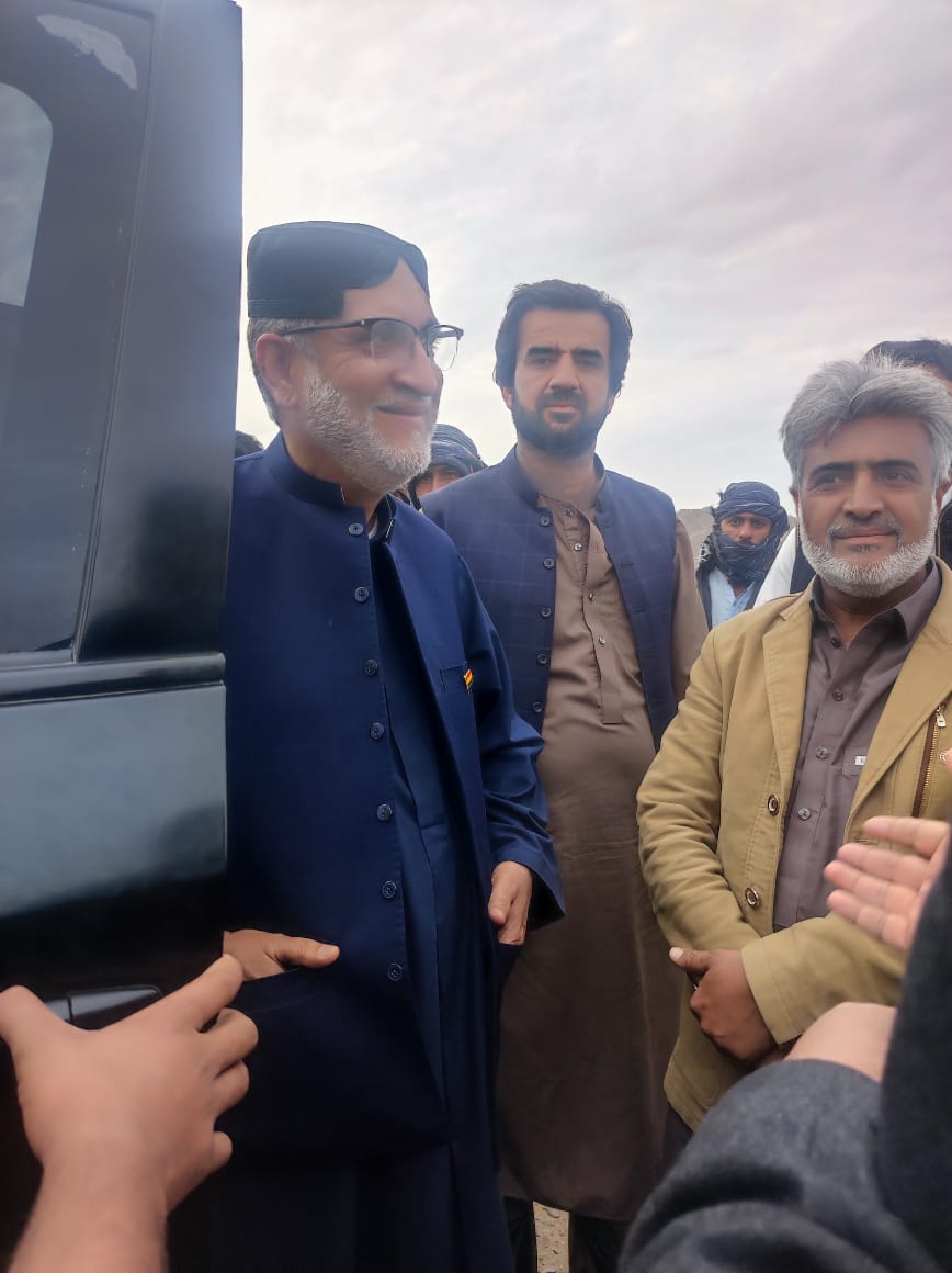 EngMaliksasoli's tweet photo. اپنے قاہد سے رخصت ہونا ہمیشہ مجھے تکلیف کرتا ہیں۔اج دالبندین کے کامیاب جلسہ کے بھد قاہد بلوچستان @sakhtarmengal  کو اپنے ضلھح سے رخصت کرتے ہوئے۔شکریہ قاہد۔
اللہ اے باہوث۔
@AdvBlaoch @AdvRajaJawad @BNP_Wadh @MediaCellBNP_ https://t.co/zTRjlq0pVE