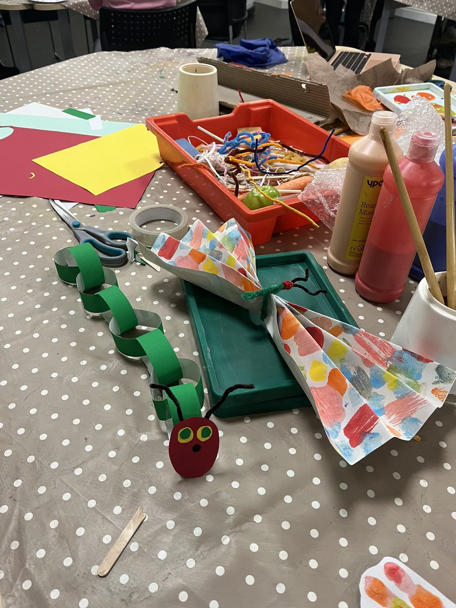 Today our Y2 lower Primary group have been thinking about developing fine motor skills through Expressive Arts &amp; Design. Some great discussions about use of tools and different materials &amp; providing open ended opportunities for children in EYFS 🎨