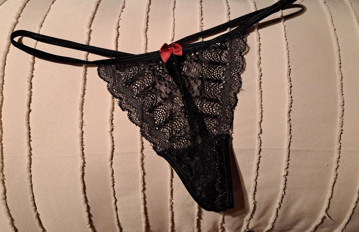 NicoleNikM's tweet photo. Frisch getragenes Höschen, könnte gleich morgen früh zur Post...wer möchte es kaufen 💰
#Höschen #duftig #Herrin #loser #cum #sub #sissy #beta #Sklave #paypig #geldsklave #findom https://t.co/PgUa7M3QyY