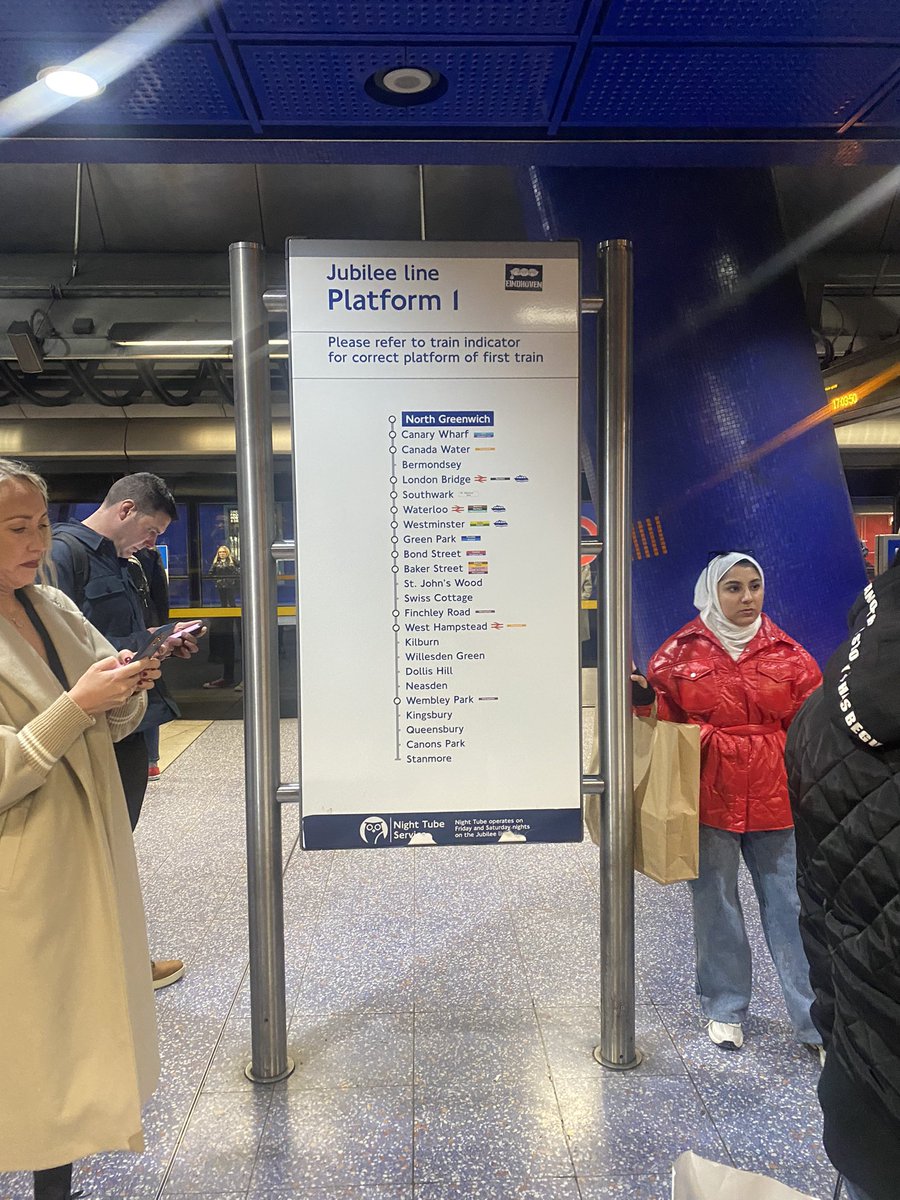 DISHINGWITHTHED's tweet photo. I’m in London getting on a train. Wish me luck! https://t.co/n8dVu02tzh