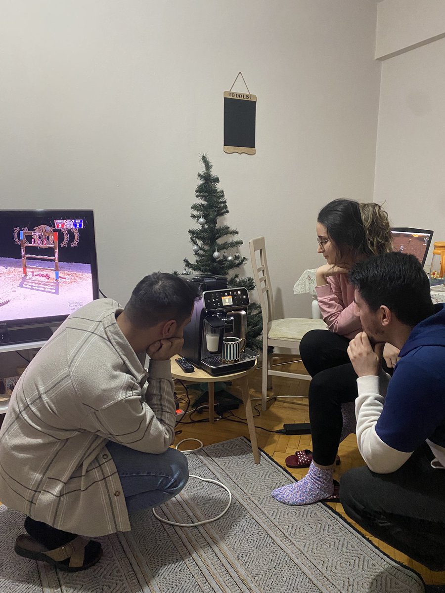 eve kahve makinesi aldık herkes şu şekil yaptıklarını izliyo