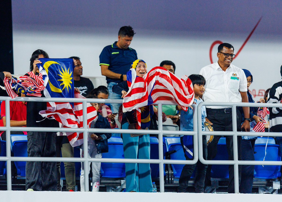 Skuad Hoki 5s Lelaki Malaysia mencipta sensasi tersendiri selepas melakar sejarah melangkah ke pentas final edisi pertama Kejohanan FIH Hoki 5s Piala Dunia (Lelaki) 2024, Muscat, Oman menerusi kejayaan menewaskan Poland 4-3 pada aksi separuh akhir hari ini.

📸 : <a href="/FIH_Hockey/">International Hockey Federation</a>