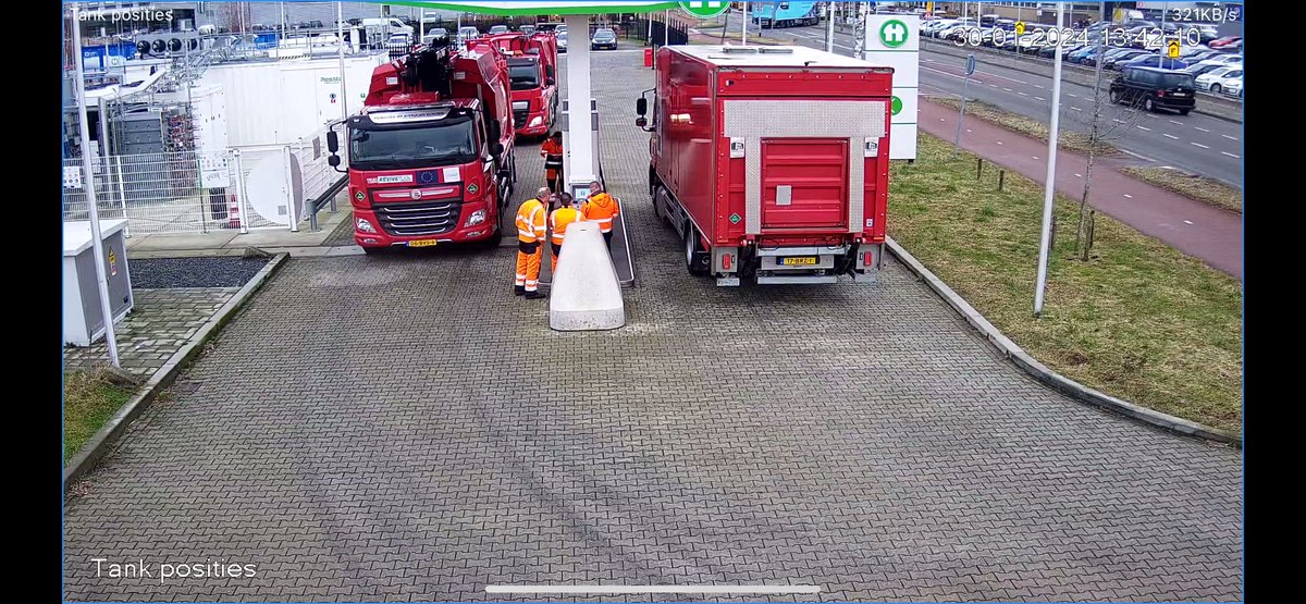Carl, Holthausen (@carlholthausen) on Twitter photo 3 waterstof trucks bij waterstof tankstation Bornholmstraat Groningen 💪
<a href="/gem_groningen/">Gemeente Groningen</a>
<a href="/Energypoints1/">Holthausen Energy Points</a>
<a href="/H2Centrum/">Holthausen Clean Technology</a> 3 waterstof trucks bij waterstof tankstation Bornholmstraat Groningen 💪
<a href="/gem_groningen/">Gemeente Groningen</a>
<a href="/Energypoints1/">Holthausen Energy Points</a>
<a href="/H2Centrum/">Holthausen Clean Technology</a>