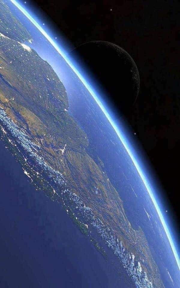ScienceNatureW2's tweet image. Earth and Moon from Space.