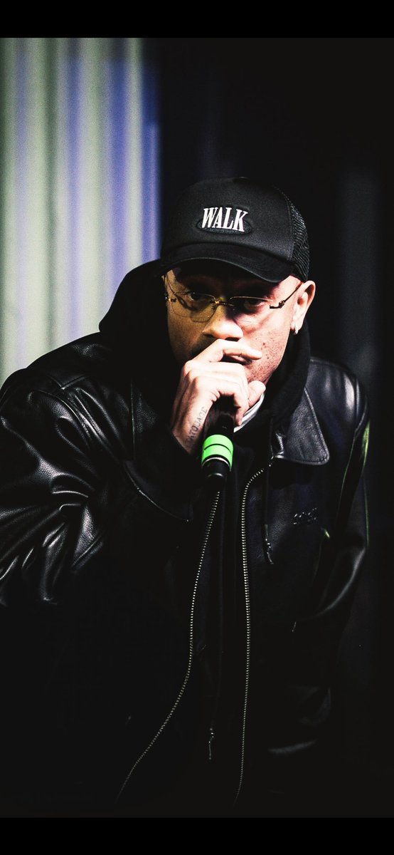 Walk in Paris tweet media