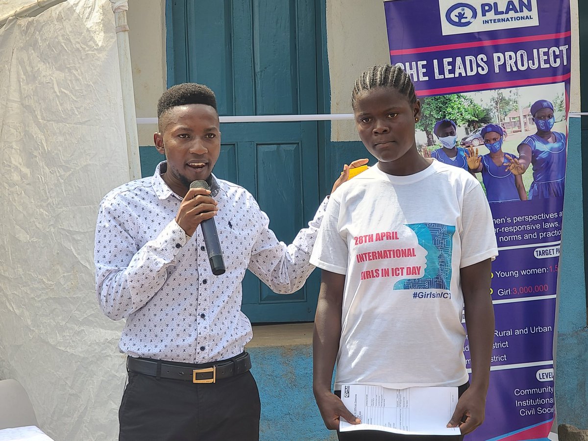 kamandaskamara's tweet image. It was an honour &amp;amp; a great feeling for me to provide the background of the school alongside Jeneba, the sponsored child who demanded @Plan_SLE to build it in her community. Over 1,141 sponsored &amp;amp; other children in the 9 surrounding villages could benefit.
@PlanCanada
#movingtrain