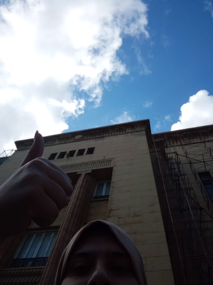 الشغلة ضن أنا احب عائلتي واصدقائي ودكتور داليا 💞💞