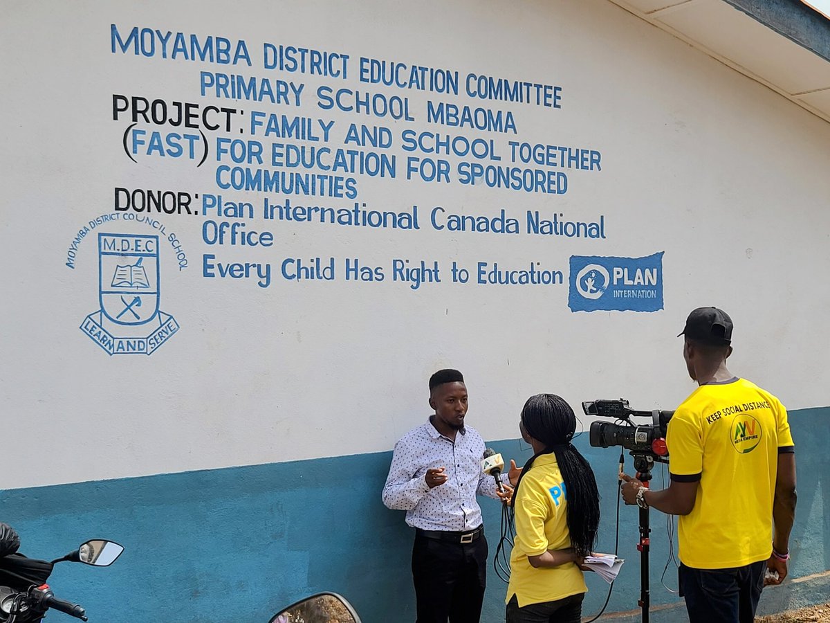 kamandaskamara's tweet image. It was an honour &amp;amp; a great feeling for me to provide the background of the school alongside Jeneba, the sponsored child who demanded @Plan_SLE to build it in her community. Over 1,141 sponsored &amp;amp; other children in the 9 surrounding villages could benefit.
@PlanCanada
#movingtrain