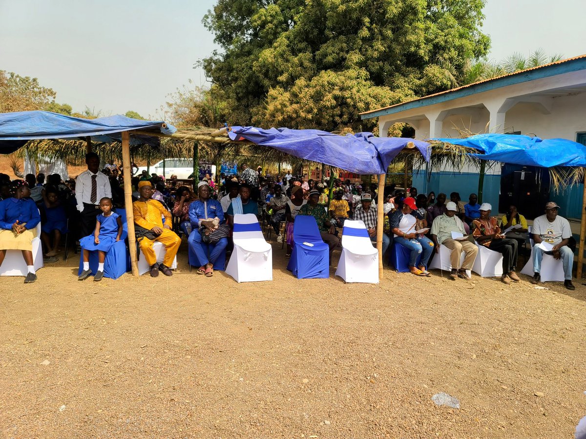 kamandaskamara's tweet image. It was an honour &amp;amp; a great feeling for me to provide the background of the school alongside Jeneba, the sponsored child who demanded @Plan_SLE to build it in her community. Over 1,141 sponsored &amp;amp; other children in the 9 surrounding villages could benefit.
@PlanCanada
#movingtrain