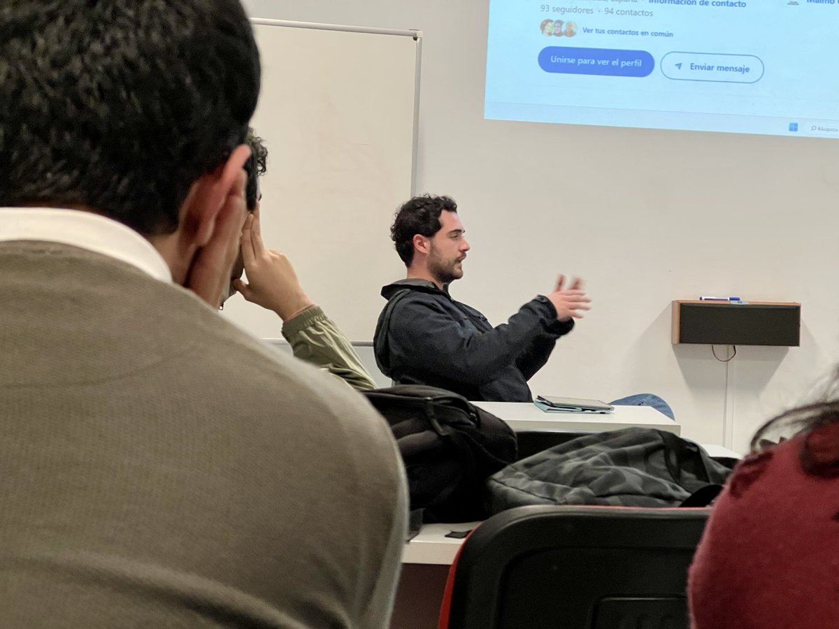 antonioroda's tweet photo. Excelente el trabajo de los estudiantes de @campuseusa, #ÁlvaroCabot como #moderador y de #JaimeSánchez como #dinamizador, en la charla de @miikearthur. ¡Muchas gracias! #MiguelSerranoenEUSA https://t.co/bxOuSdShLm